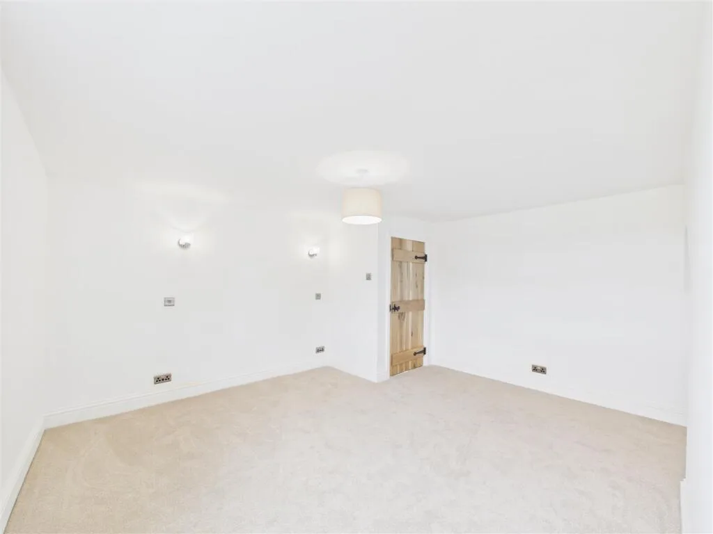 3 bedroom semi-detached house for rent