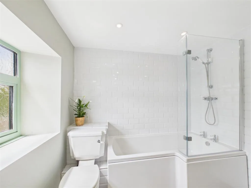 3 bedroom semi-detached house for rent