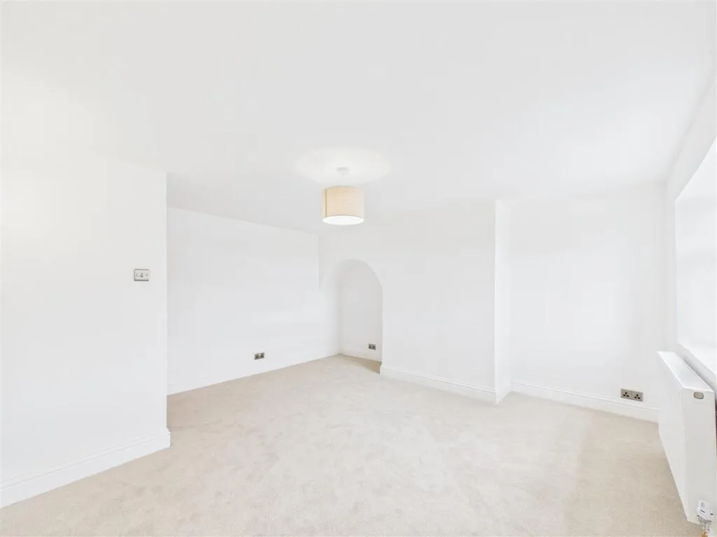 3 bedroom semi-detached house for rent