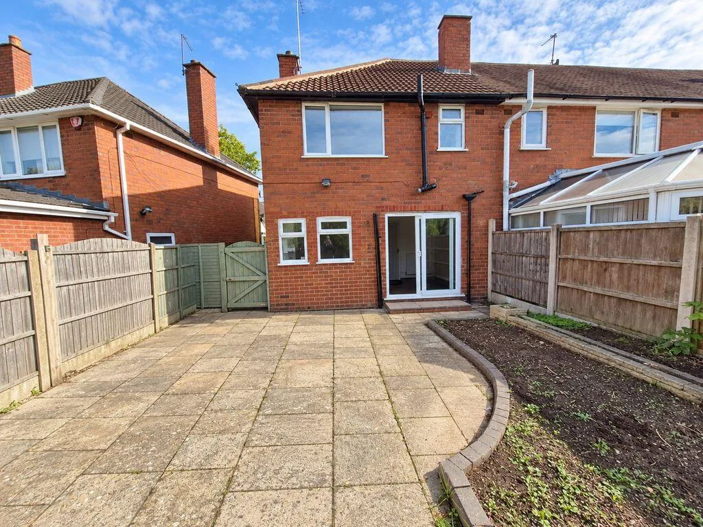 3 bedroom end of terrace house for rent