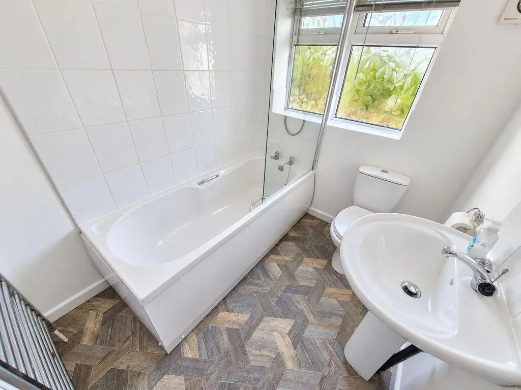 3 bedroom end of terrace house for rent