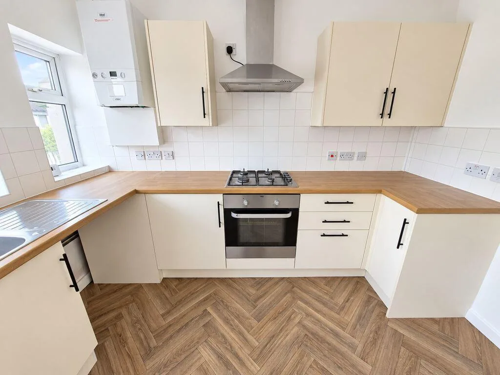 3 bedroom end of terrace house for rent