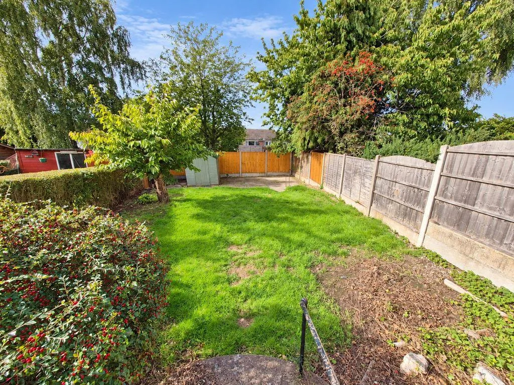 3 bedroom end of terrace house for rent