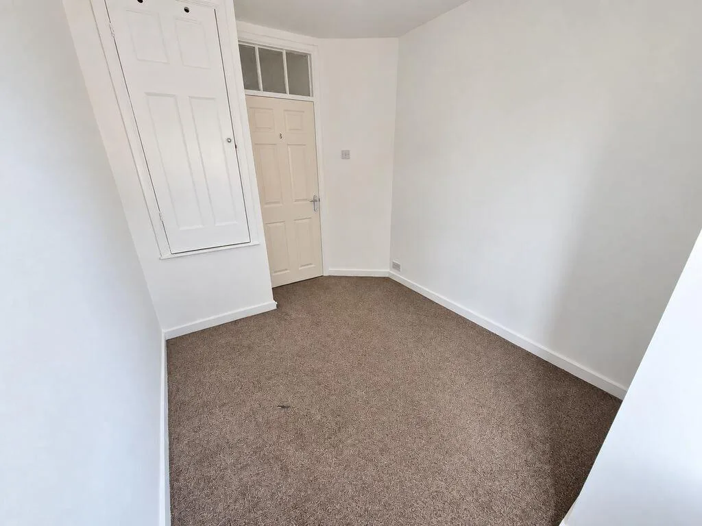 3 bedroom end of terrace house for rent
