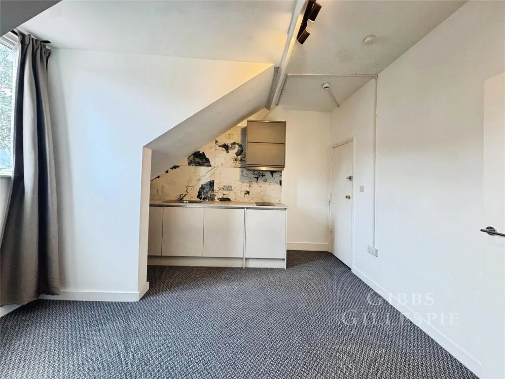 Studio flat for rent