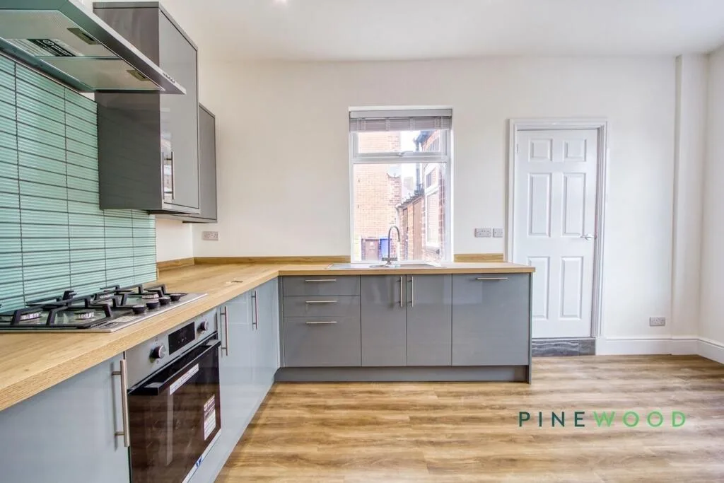 3 bedroom end of terrace house for rent