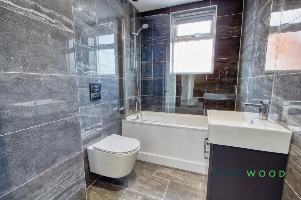 3 bedroom end of terrace house for rent
