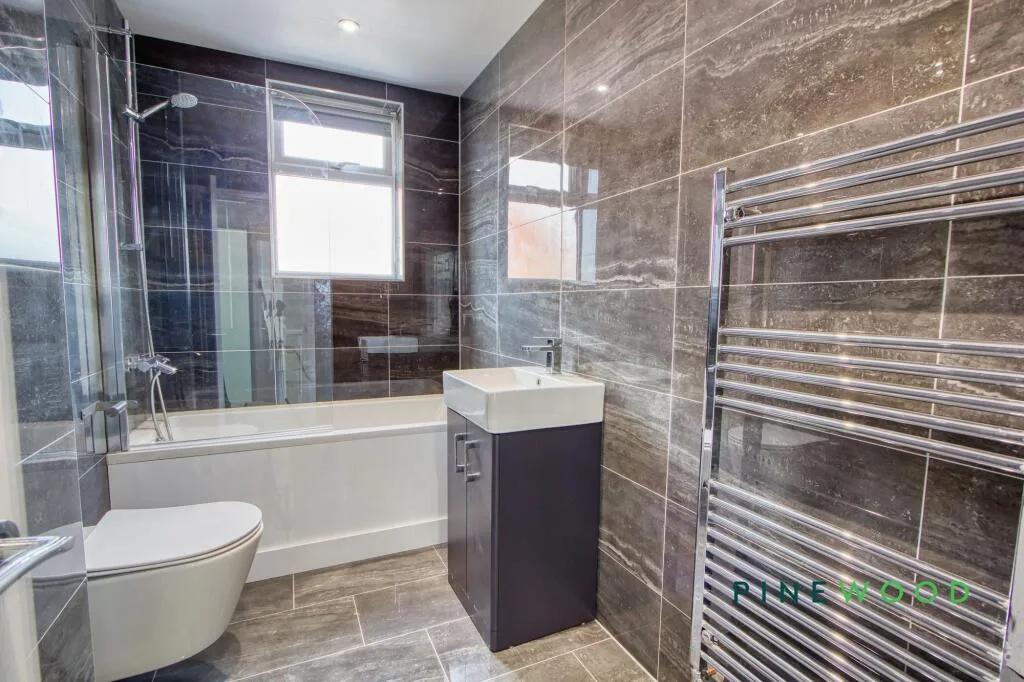 3 bedroom end of terrace house for rent