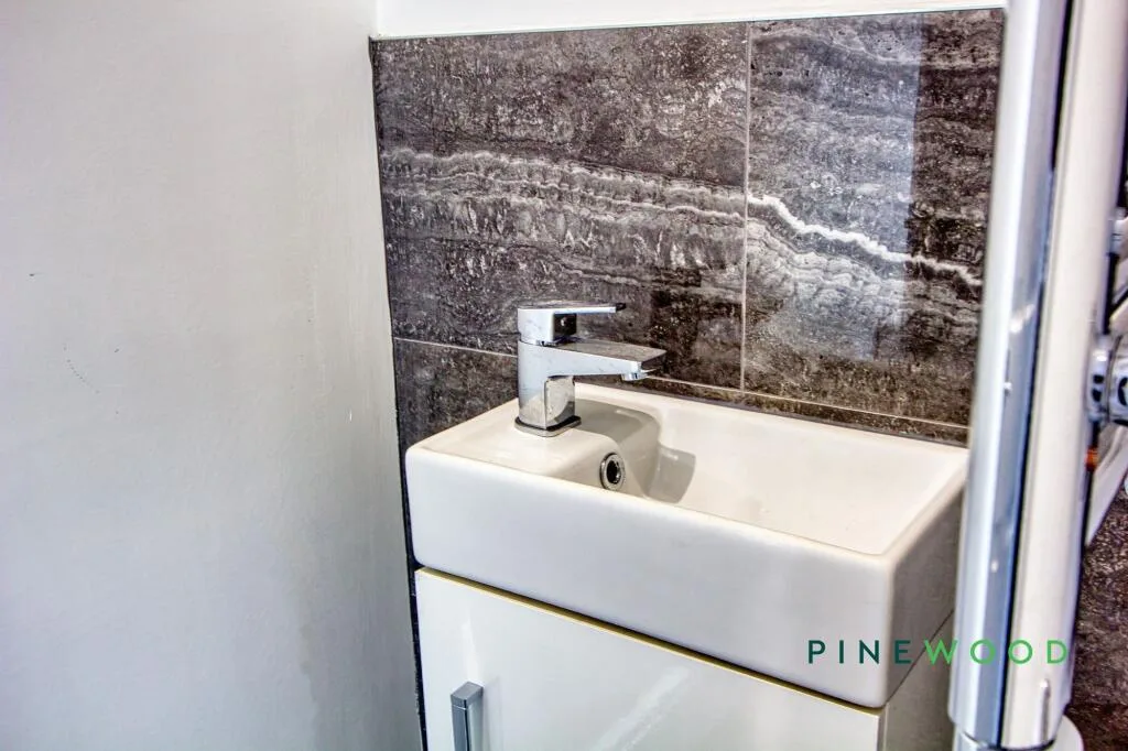 3 bedroom end of terrace house for rent