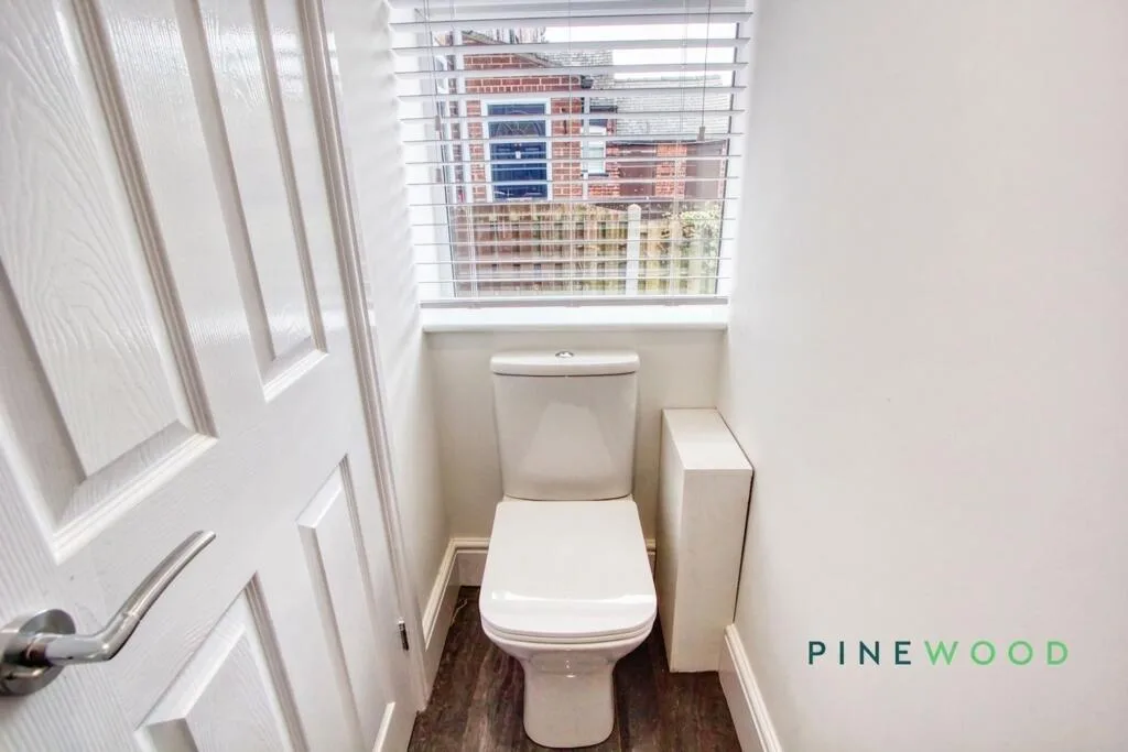 3 bedroom end of terrace house for rent