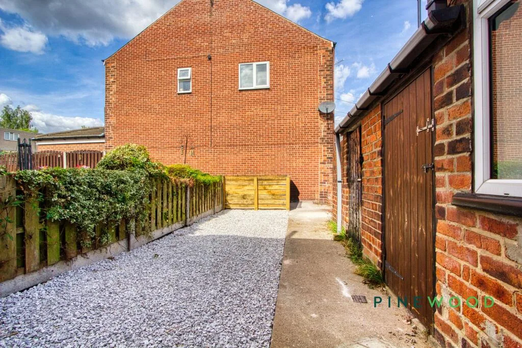 3 bedroom end of terrace house for rent