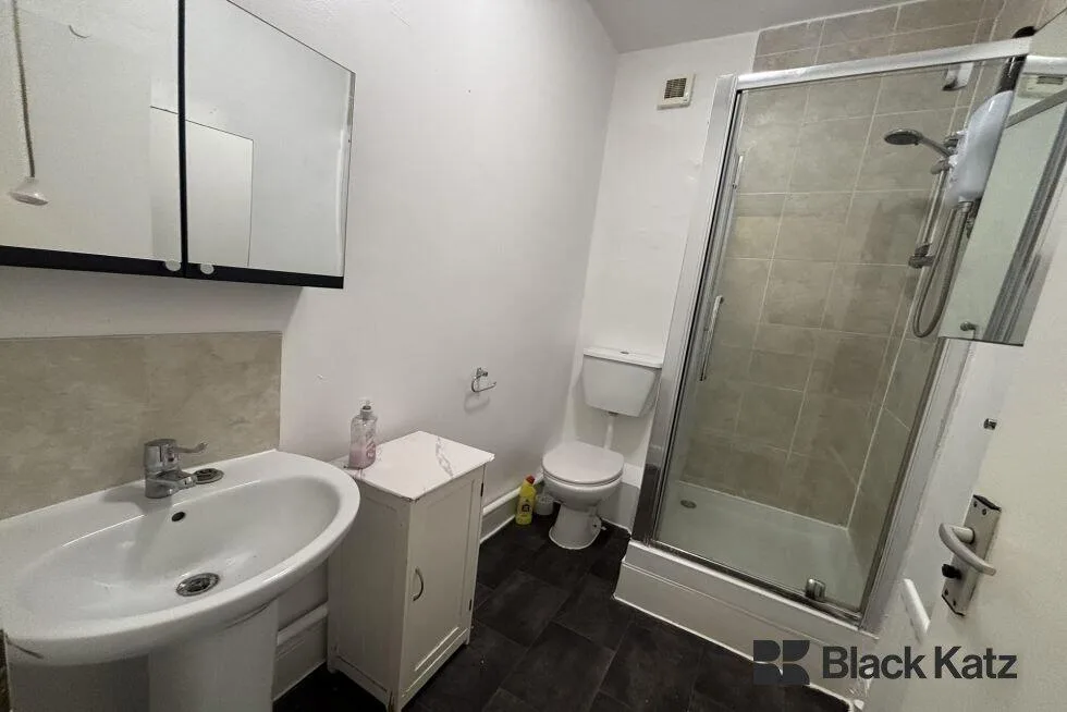 6 bedroom house for rent