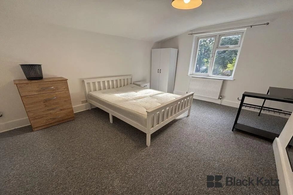 6 bedroom house for rent