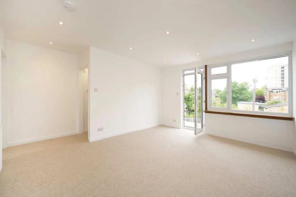 2 bedroom maisonette for rent