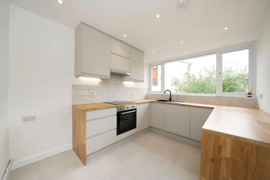 2 bedroom maisonette for rent