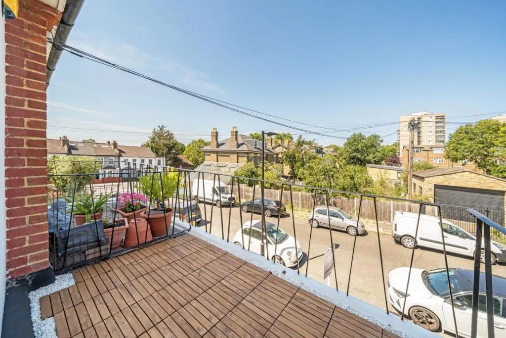 2 bedroom maisonette for rent