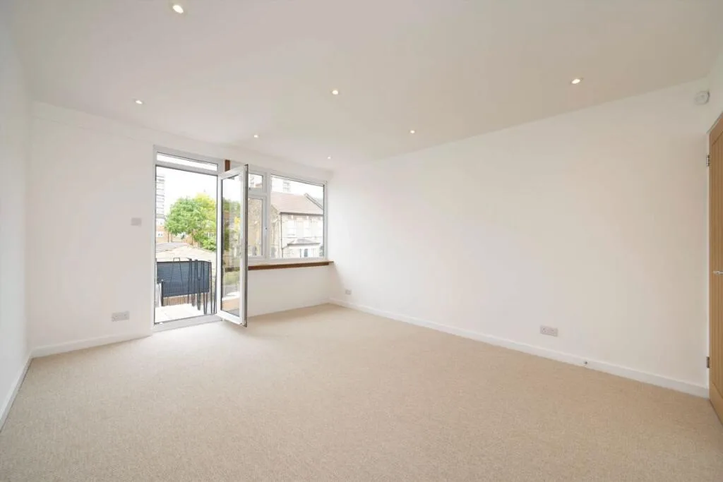 2 bedroom maisonette for rent