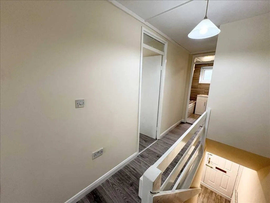 2 bedroom maisonette for rent