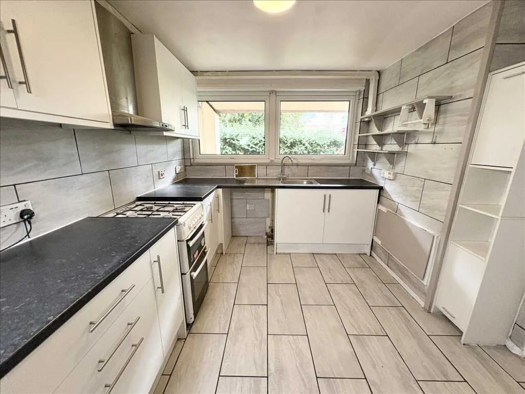 2 bedroom maisonette for rent