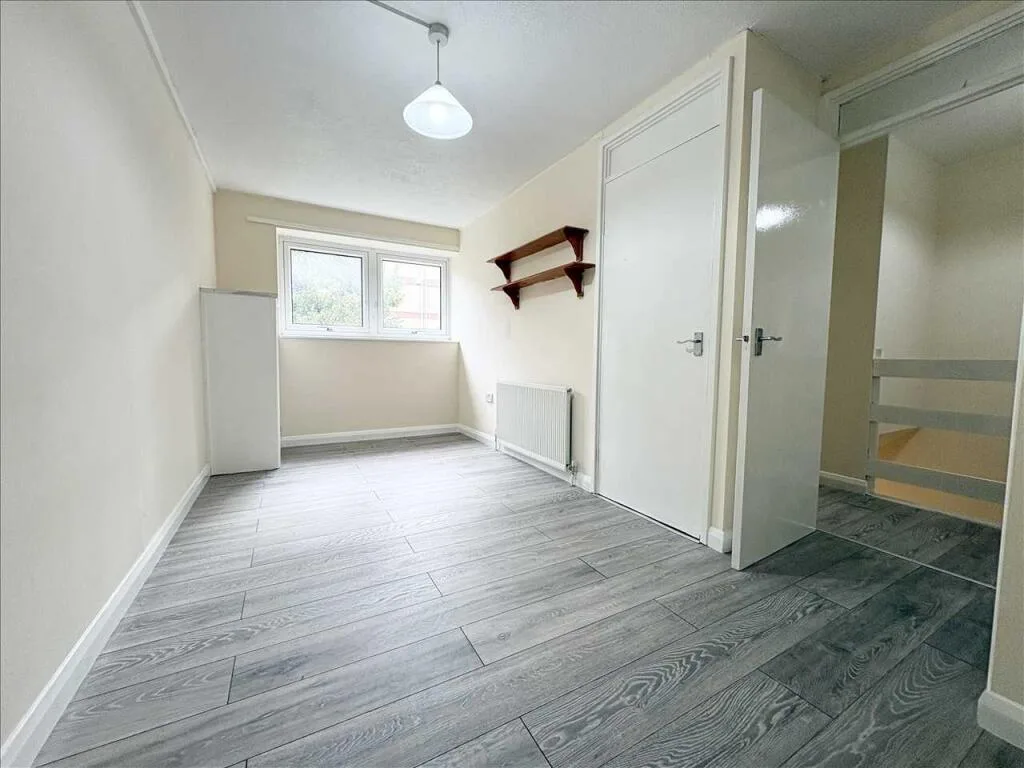 2 bedroom maisonette for rent