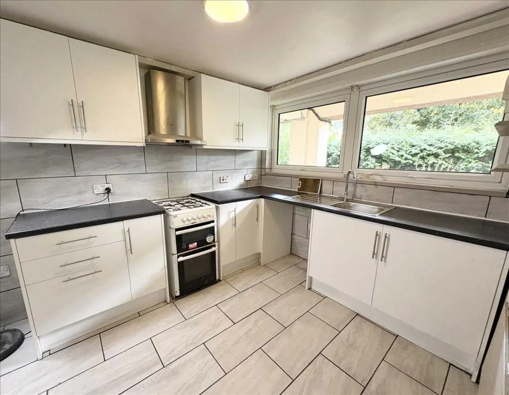 2 bedroom maisonette for rent
