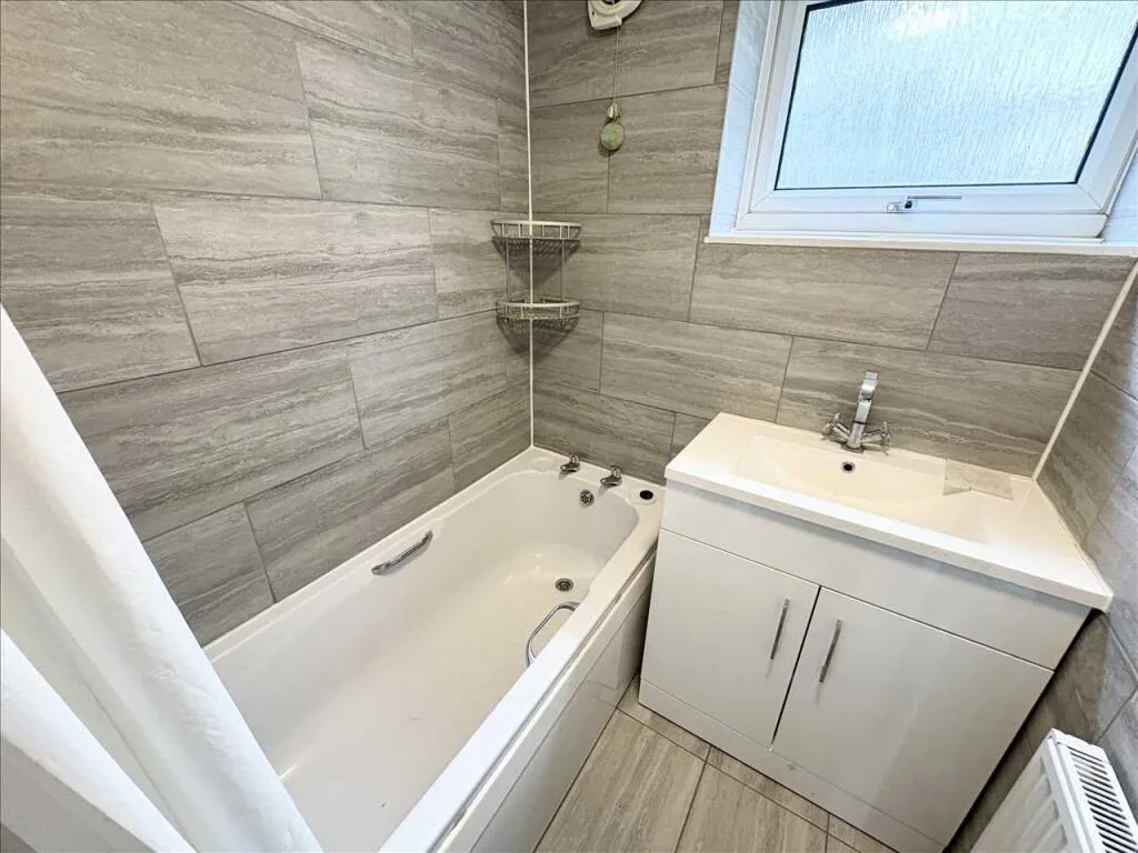 2 bedroom maisonette for rent
