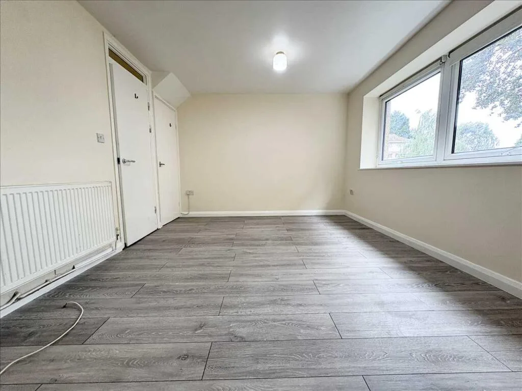 2 bedroom maisonette for rent