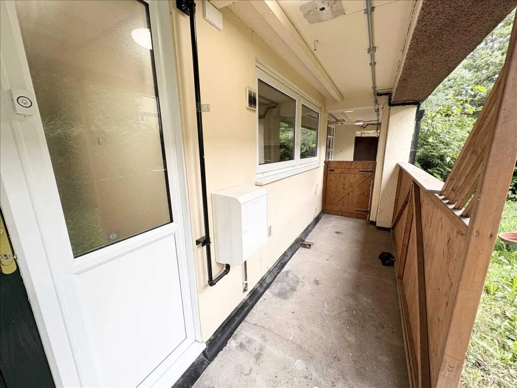 2 bedroom maisonette for rent