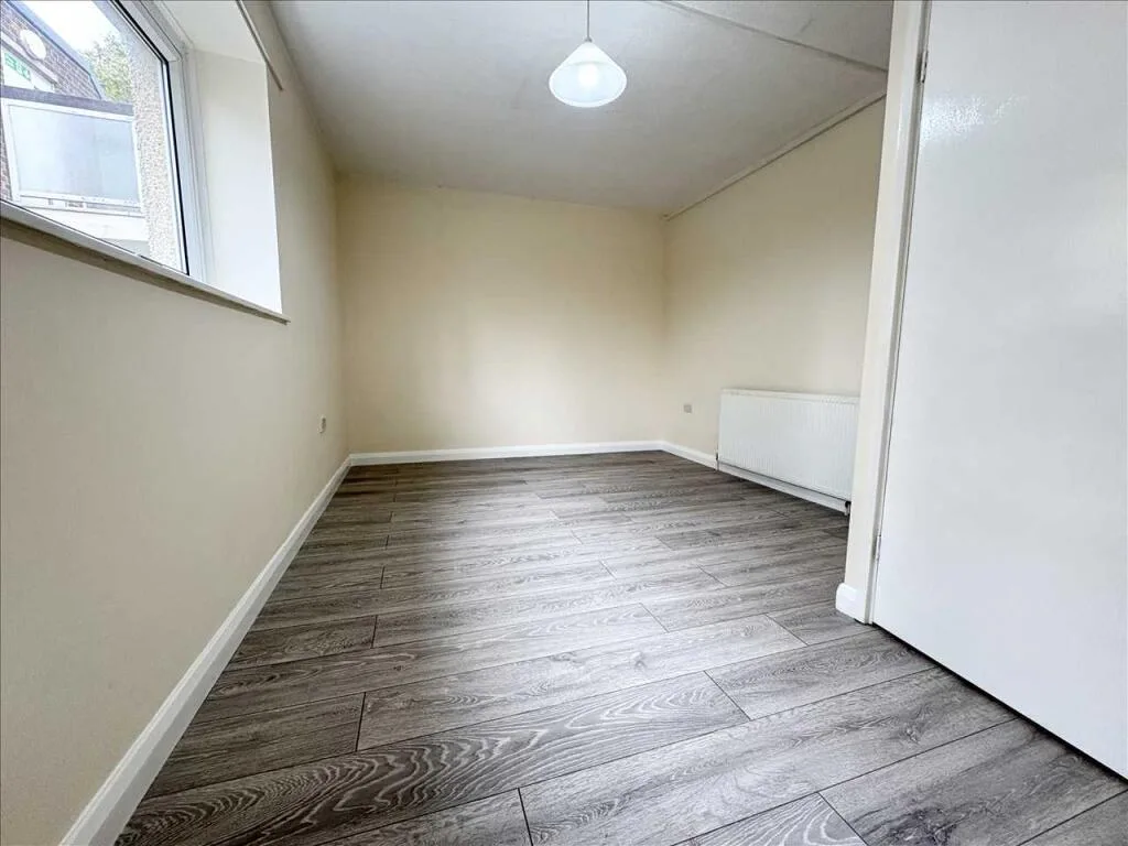 2 bedroom maisonette for rent