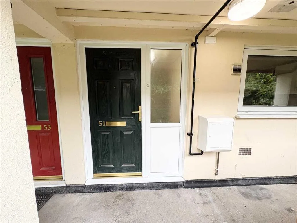 2 bedroom maisonette for rent