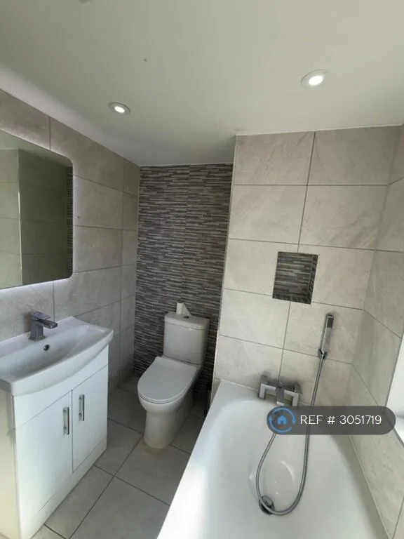 3 bedroom flat for rent