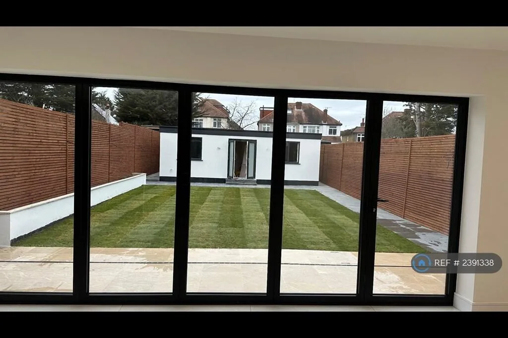 5 bedroom semi-detached house for rent