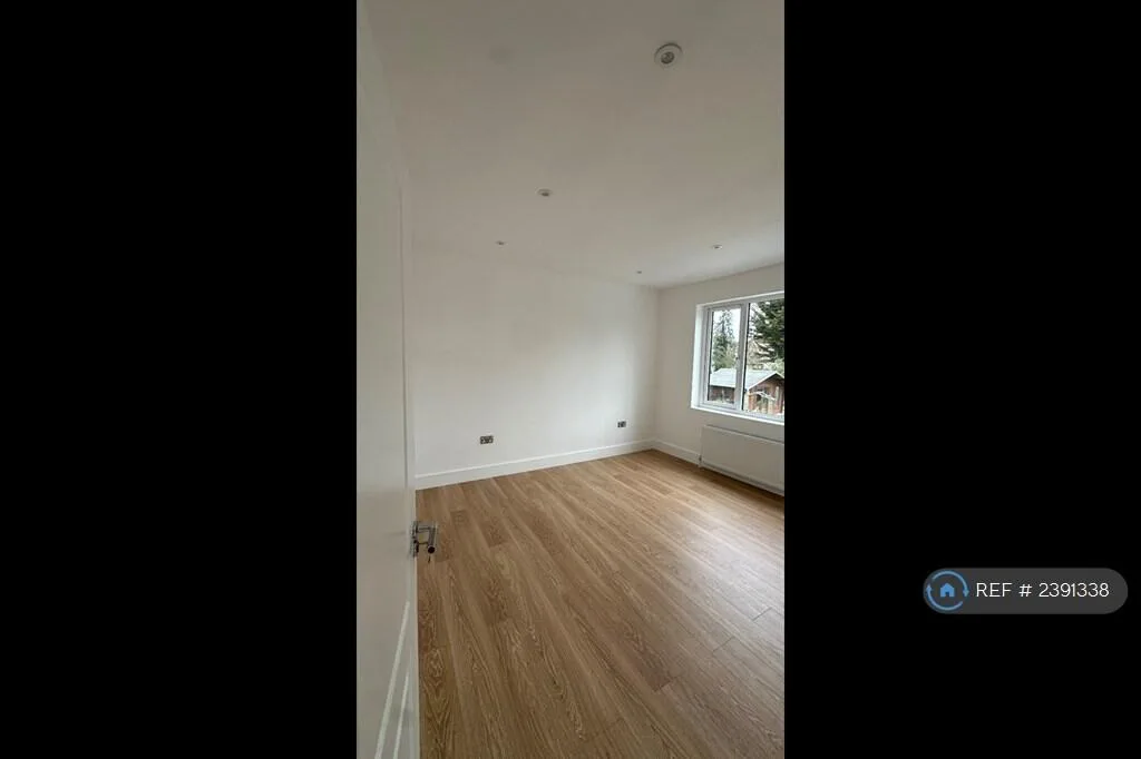 5 bedroom semi-detached house for rent
