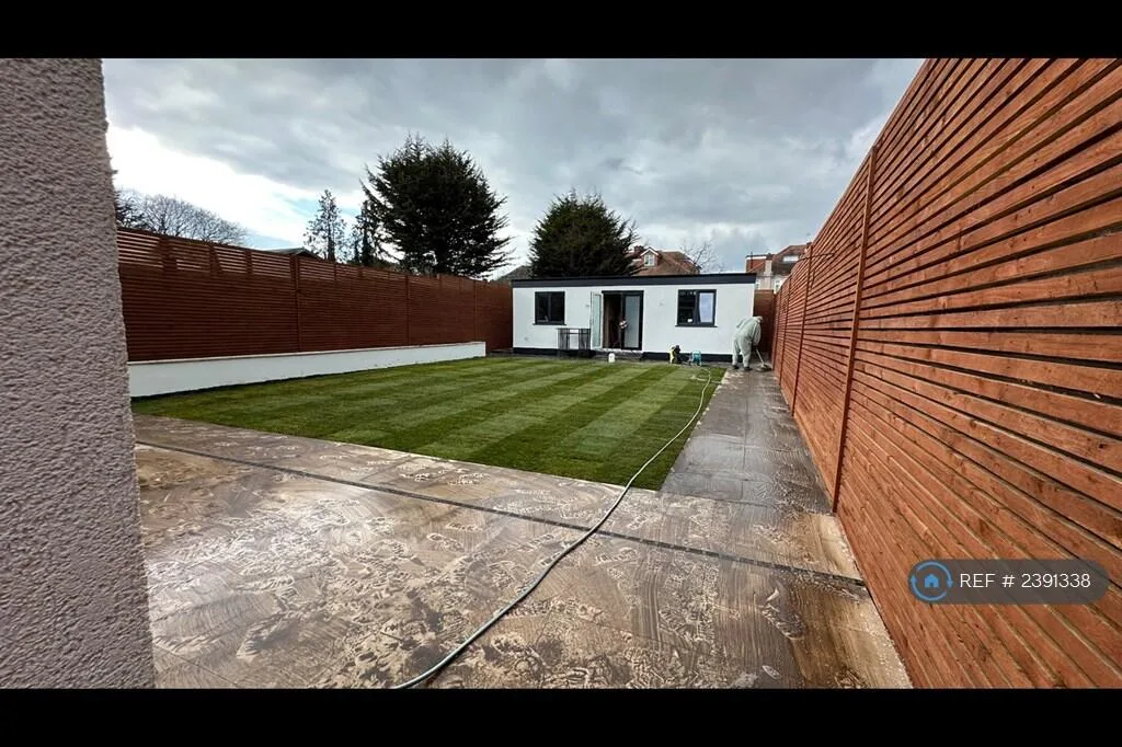 5 bedroom semi-detached house for rent