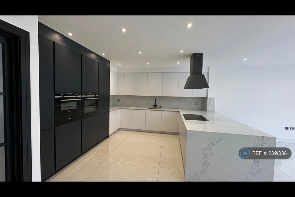 5 bedroom semi-detached house for rent
