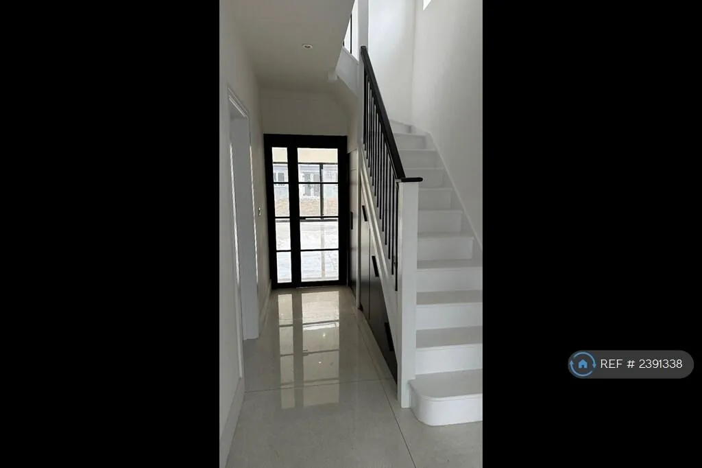 5 bedroom semi-detached house for rent