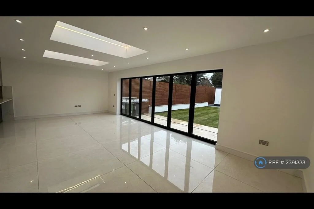 5 bedroom semi-detached house for rent