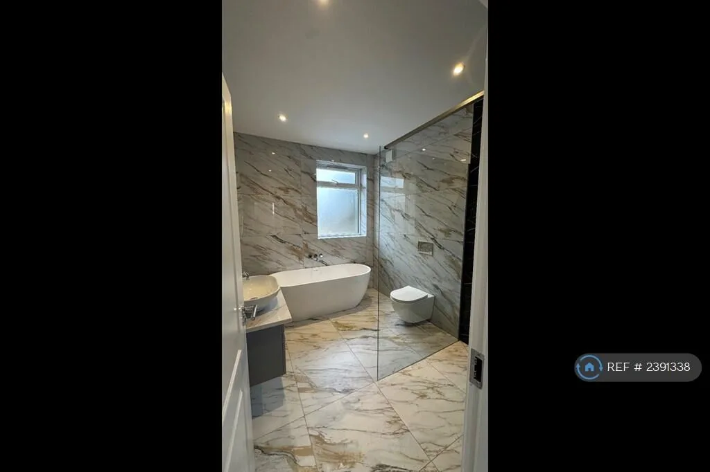 5 bedroom semi-detached house for rent