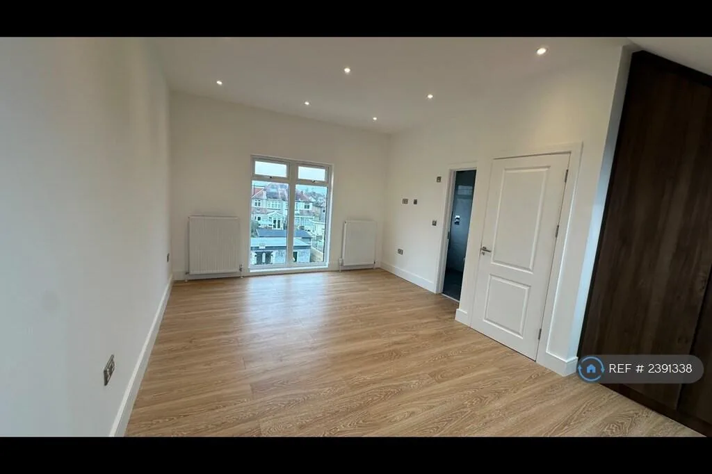 5 bedroom semi-detached house for rent