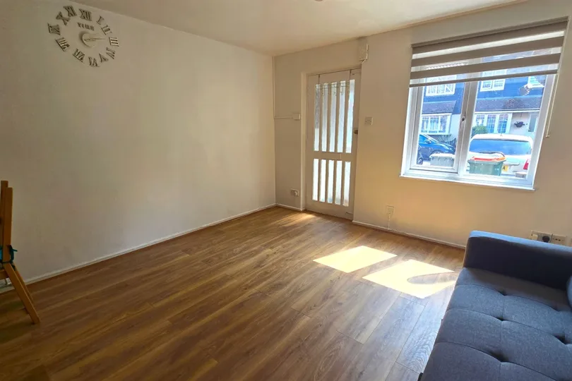 2 bedroom semi-detached house for rent