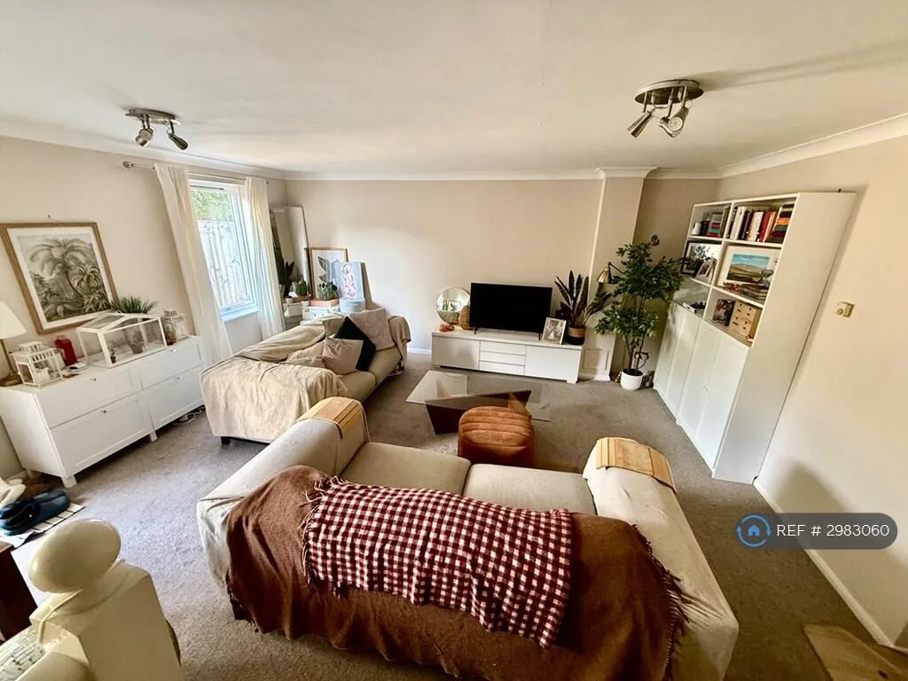 2 bedroom maisonette for rent