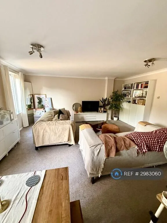 2 bedroom maisonette for rent
