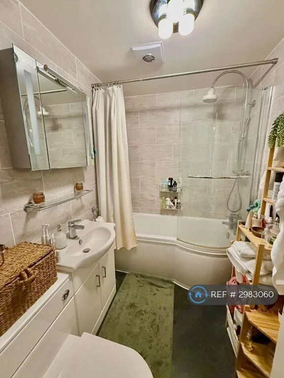 2 bedroom maisonette for rent