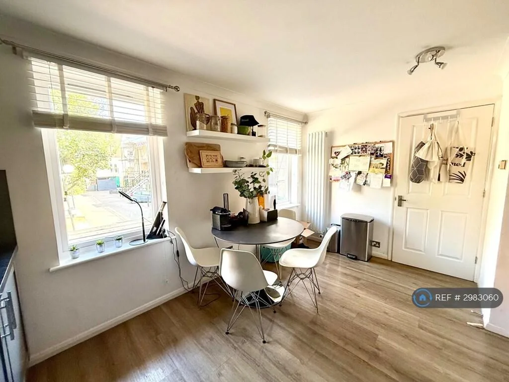 2 bedroom maisonette for rent