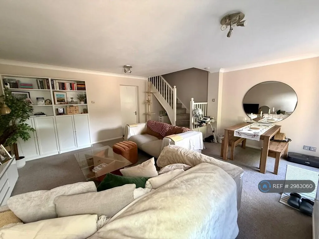 2 bedroom maisonette for rent
