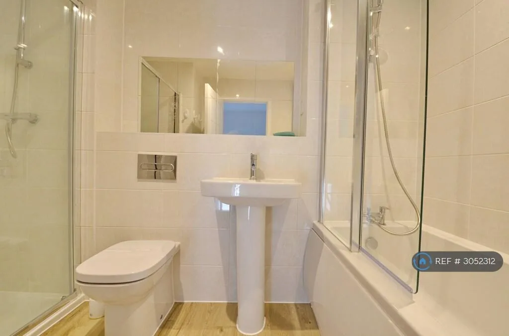 5 bedroom semi-detached house for rent