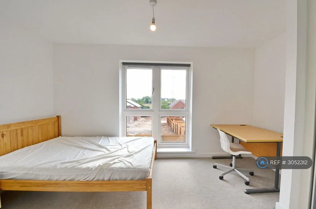 5 bedroom semi-detached house for rent
