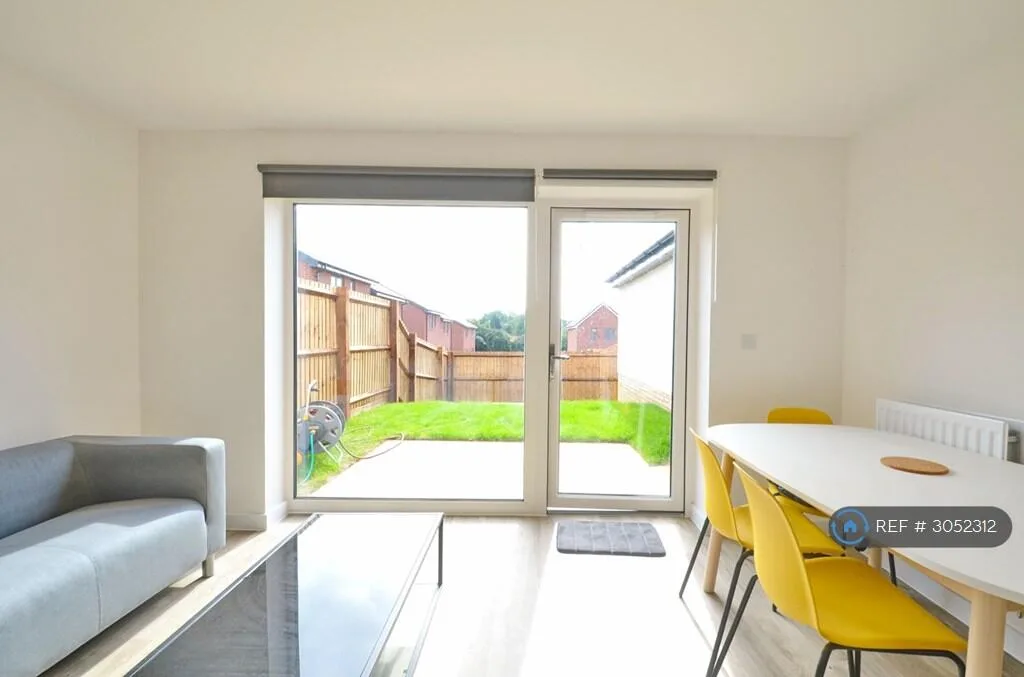 5 bedroom semi-detached house for rent