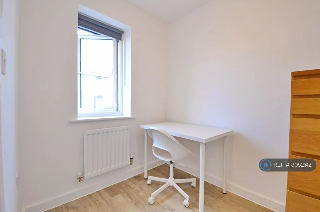 5 bedroom semi-detached house for rent