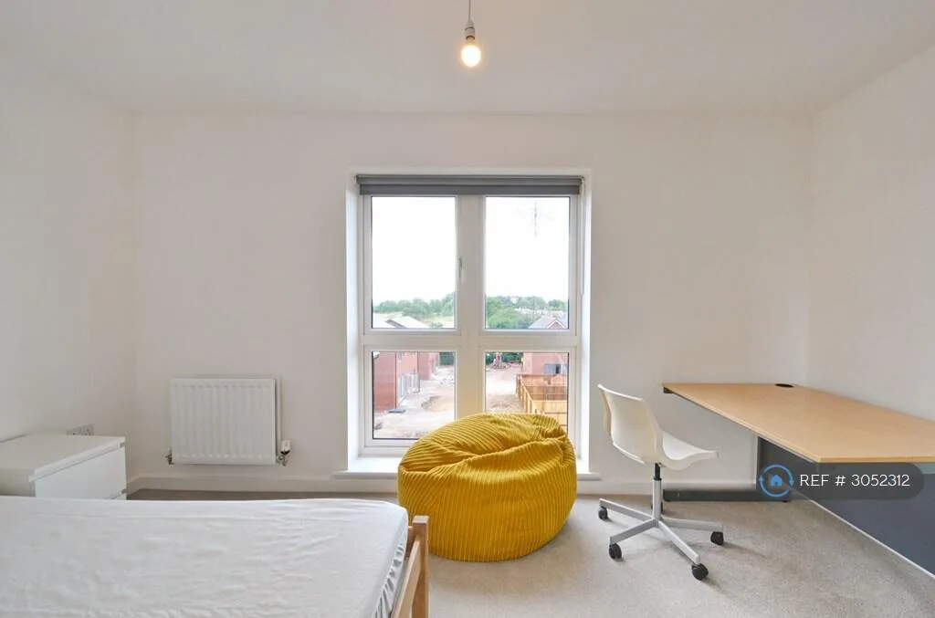 5 bedroom semi-detached house for rent